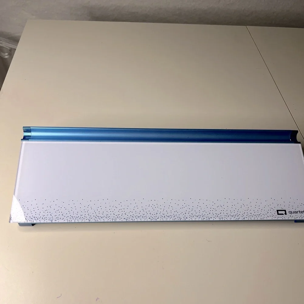 𝓦𝓱𝓲𝓽𝓮 𝓪𝓷𝓭 𝓑𝓛𝓾𝓮 𝓖𝓵𝓪𝓼𝓼 𝓓𝓻𝔂 𝓔𝓻𝓪𝓢𝓮 𝓑𝓸𝓪𝓻𝓭 - Picture 4 of 4